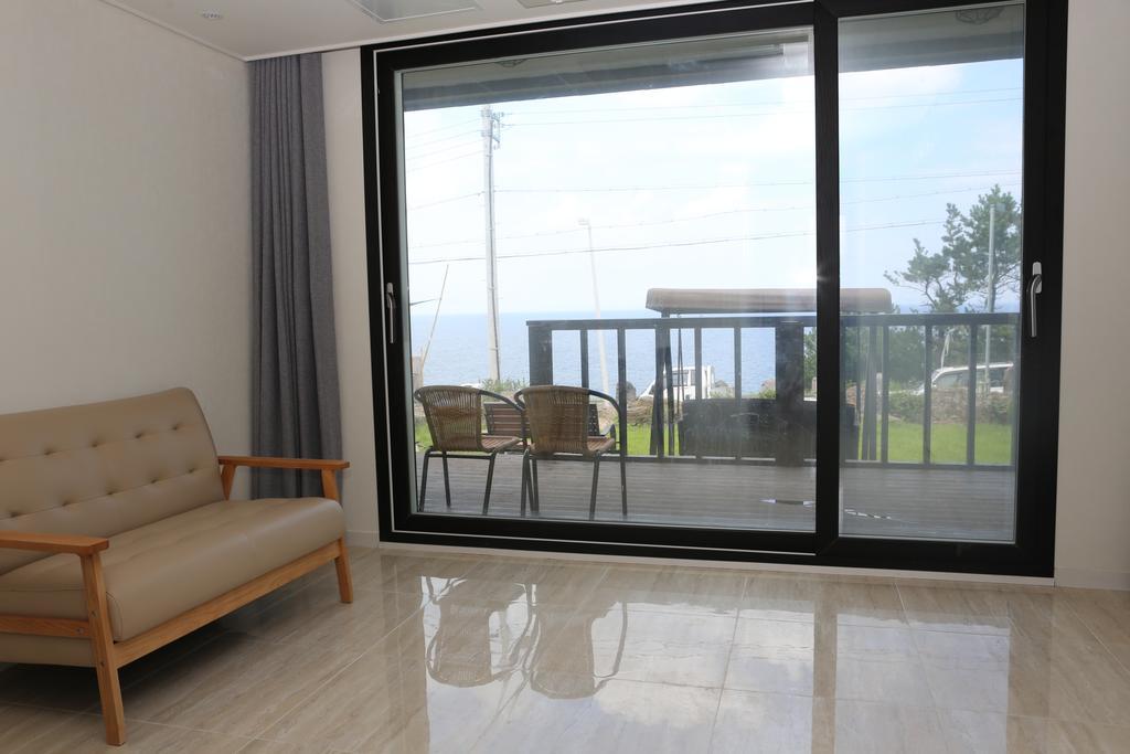 Plumeria Pension เมืองเชจู ภายนอก รูปภาพ